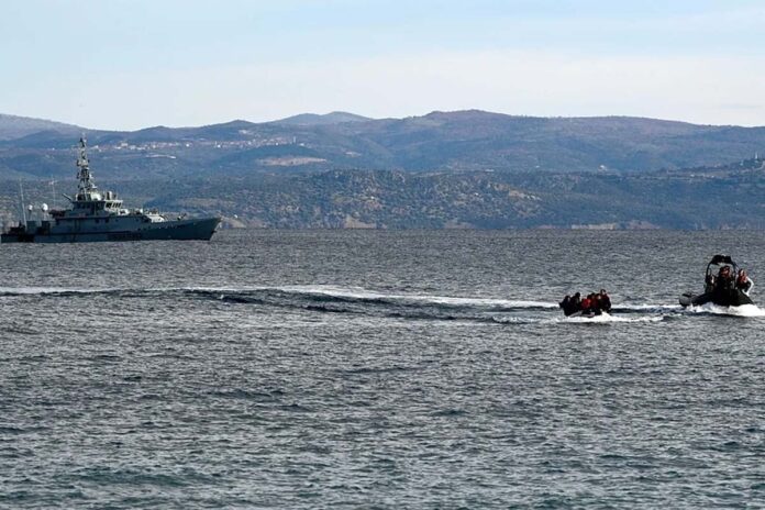 গ্রীস উপকূল থেকে ৫৪৫ অভিবাসী উদ্ধার