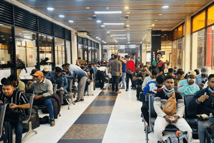 লিবিয়া থেকে ফিরলেন ৩৪৫ বাংলাদেশি