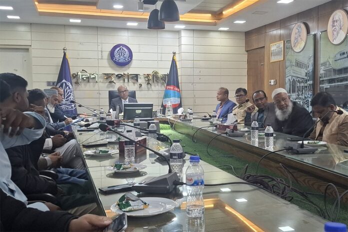 1766196686-d99119ca42e35bfa7fbc7fba9ab1d88a কুষ্টিয়ায় রাজনৈতিক দলের নেতৃবৃন্দের সাথে এসপির বিশেষ মতবিনিময় সভা