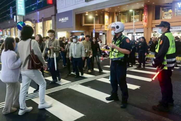 তাইওয়ানে মেট্রোতে ছুরি নিয়ে হামলা, হতাহত ১২