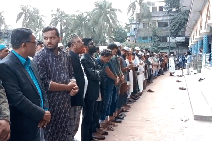 ঝালকাঠিতে ওসমান হাদির গায়েবানা জানাজা