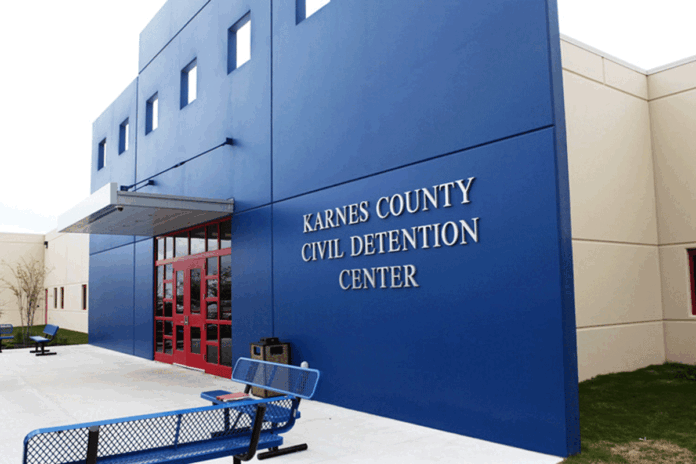 1766239657-7191e57d414eab01a8f2360eafdb9647 মার্কিন ডিটেনশন সেন্টারে 'বিনা চিকিৎসায়' ৩২ মৃত্যু