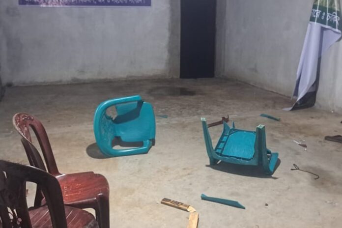 নোয়াখালীর হাতিয়ায় বিএনপির কার্যালয়ে হামলা, আহত ৪