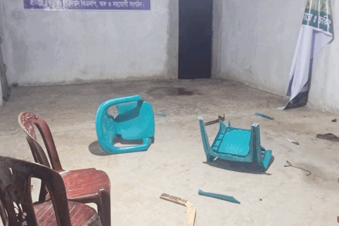 নোয়াখালীতে বিএনপির কার্যালয়ে আ.লীগের হামলা, আহত ৪