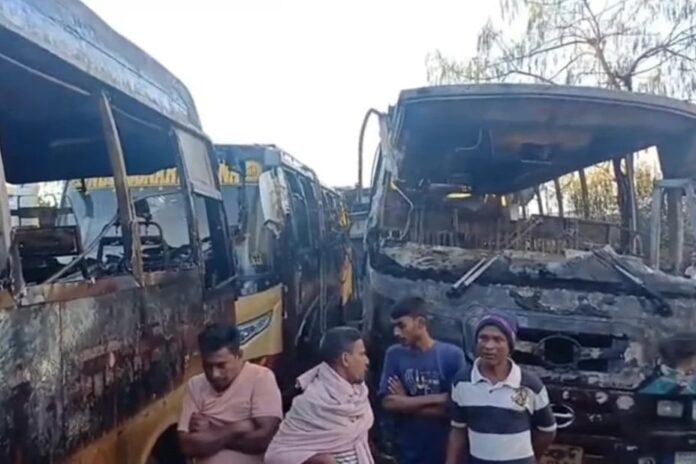 রাঙ্গামাটিতে অগ্নিকাণ্ড, ৪ দোকান ও ২ বাস পুড়ে ছাই