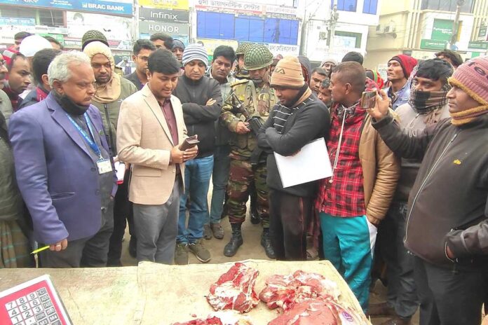 1766309170-081aacf29aa2261efc31116be51cebd1 গাংনীতে পুরনো মাংস বিক্রির অপরাধে জরিমানা