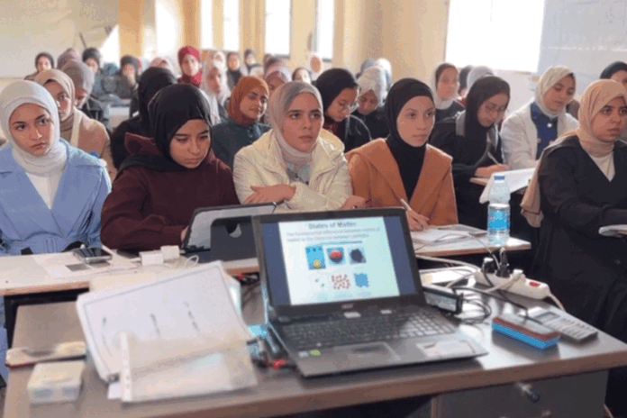 ধ্বংসস্তূপের মধ্যেই গাজায় বিশ্ববিদ্যালয়ে চলছে পাঠদান