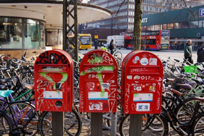 1766408693-b5c0f14eab3a38f5e1d5ba563dad5b3e চিঠি বিলি বন্ধ করছে ডেনমার্ক, চারশ’ বছরের ঐতিহ্যের ইতি