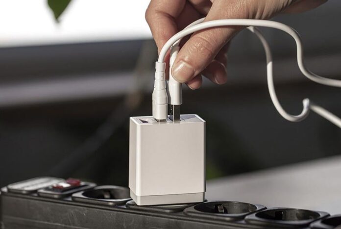 সস্তা চার্জার হতে পারে বড় বিপদের কারণ