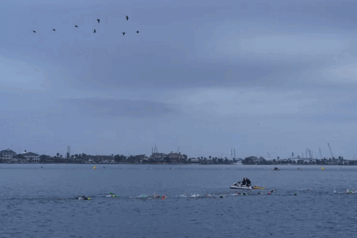 1766475050-fee4e47f3e4c529b1f2c751035a4492c মার্কিন উপকূলে বিমান বিধ্বস্ত: নিহত ৫