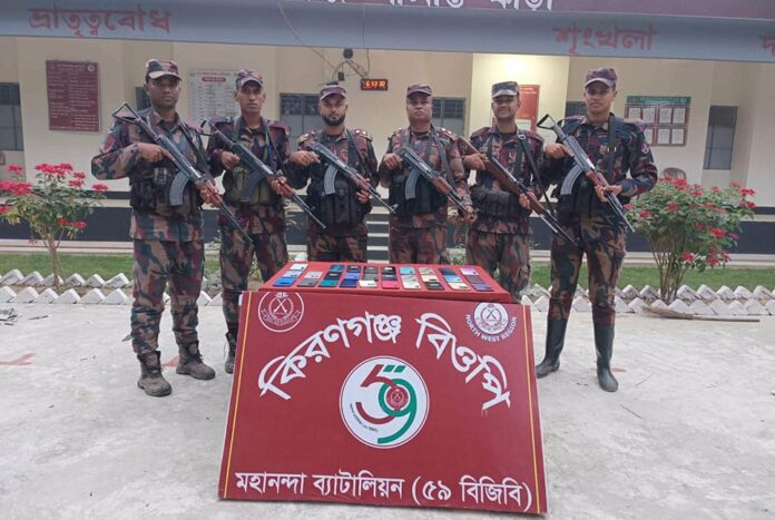 চাঁপাইনবাবগঞ্জে সীমান্তে চোরাই মোবাইল ফোন জব্দ