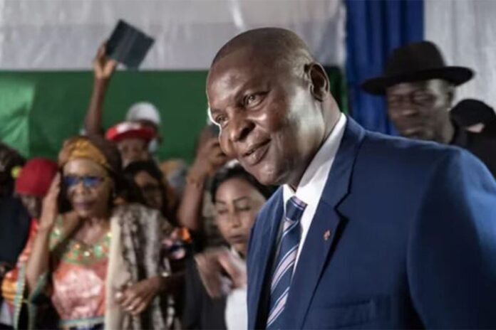 মধ্য আফ্রিকান প্রজাতন্ত্রে প্রেসিডেন্ট নির্বাচনে তুয়াদেরার বিপক্ষে ছয় প্রার্থী