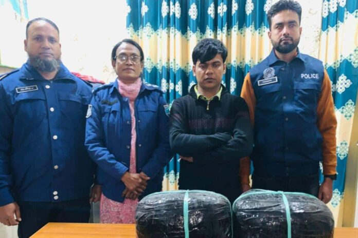 মানিকগঞ্জে গাঁজাসহ মাদক কারবারি আটক