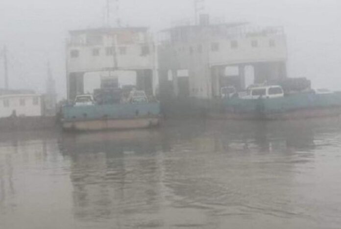 ঘন কুয়াশায় দুই নৌপথে ফেরি চলাচল বন্ধ