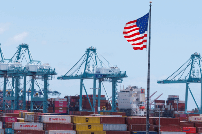 1766588177-84f7247f3b4764f31ec8201051b4ba7b দুই বছরের মধ্যে সবচেয়ে শক্তিশালী মার্কিন অর্থনীতি