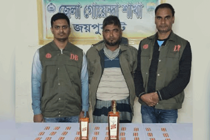 জয়পুরহাটে মদসহ কারবারি গ্রেফতার