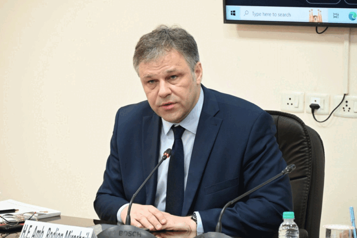 ইউক্রেন বিশাল সেনাবাহিনী পরিচালনা করতে পারবে না: রাশিয়া