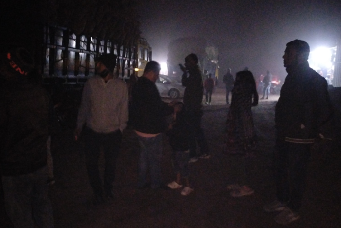 পাটুরিয়া-দৌলতদিয়া রুটে ফেরি চলাচল বন্ধ, মাঝ নদীতে আটকা ৩ ফেরি