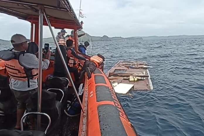 ইন্দোনেশিয়ায় নৌকাডুবি, স্প্যানিশ এক পরিবারের ৪ সদস্য নিখোঁজ