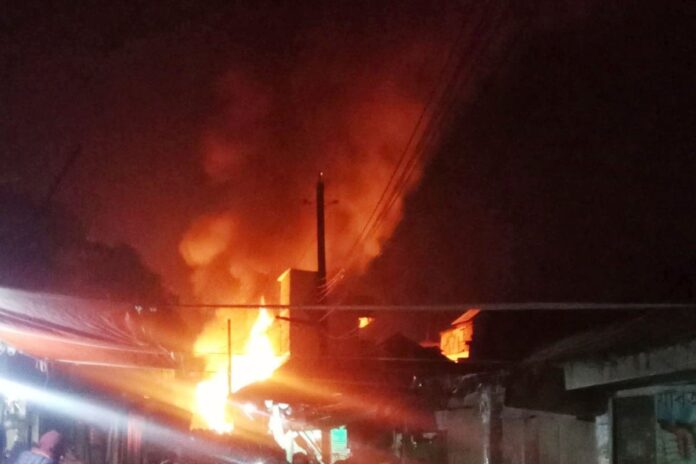 1767161087-6f186c1cb3e4844aabfbfc33d8faa49f গোয়ালন্দ বাজারে ভয়াবহ অগ্নিকাণ্ড