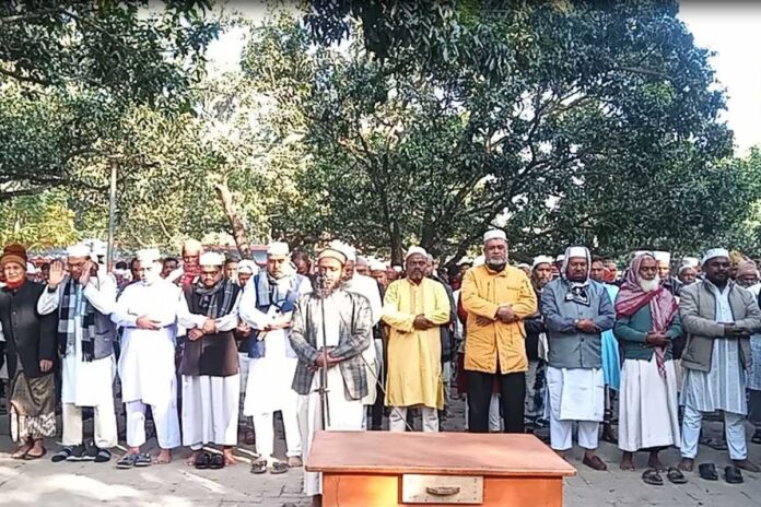 চাঁপাইনবাবগঞ্জে বেগম খালেদা জিয়ার গায়েবানা জানাজা অনুষ্ঠিত