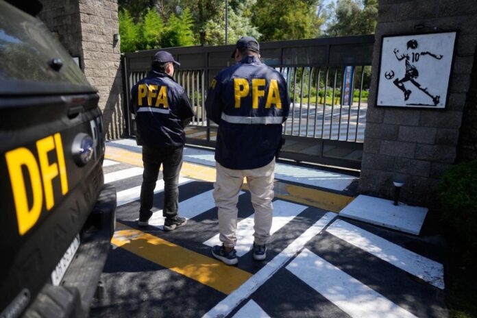 কর ফাঁকি তদন্তে আর্জেন্টিনা ফুটবলের সদর দপ্তরে পুলিশের অভিযান