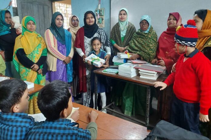 ব্রাহ্মণবাড়িয়ার বছরের প্রথম দিনেই নতুন বই পেল শিক্ষার্থীরা