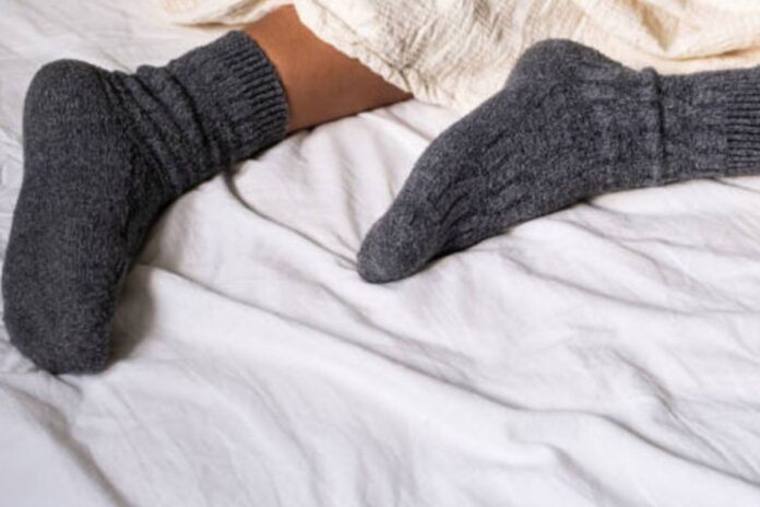 1767676741-da6853c0afdb9130da42ed0414efb8c0 রাতে মোজা পরে ঘুমানো কি উপকারী? জানুন সুফল ও সতর্কতা