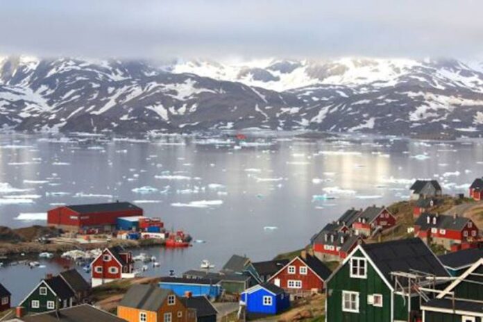 কেন গ্রিনল্যান্ড পেতে মরিয়া ট্রাম্প, কী আছে সেখানে?