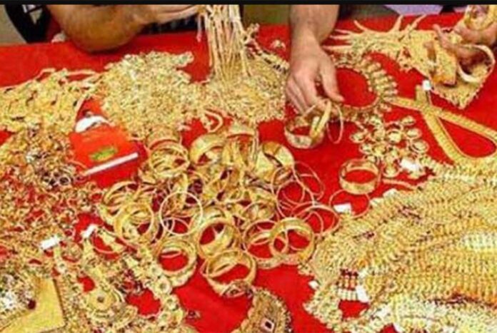 তালা ভেঙে স্বর্ণালঙ্কার চুরি