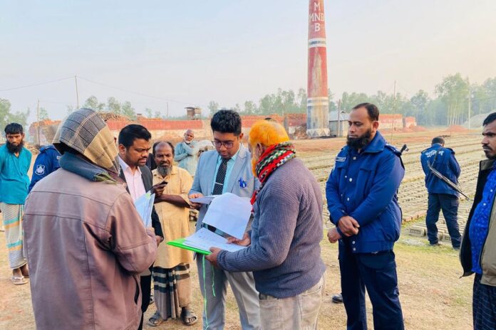 1767799056-a2e445b2d7b7914f5e37bf16da6a97da কুড়িগ্রামে ভ্রাম্যমাণ আদালতে ৫০ হাজার টাকা জরিমানা