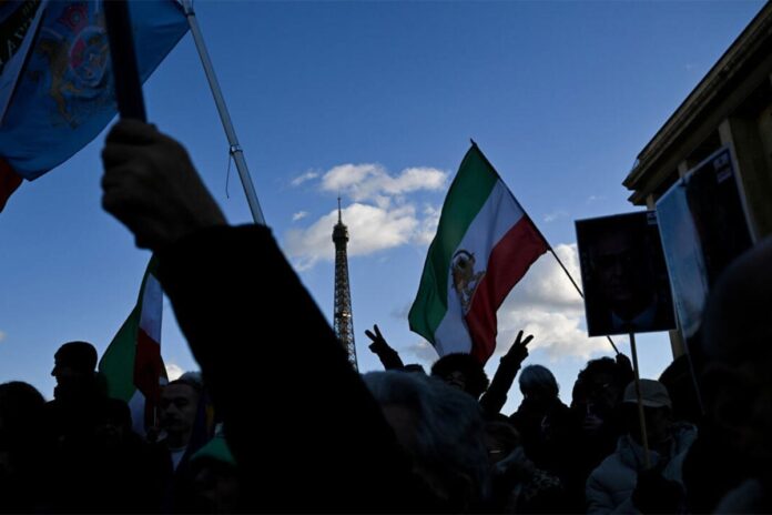 1767869314-0c985a0be21ee2f9471c64a15ead935d বিক্ষোভকারীদের প্রতি যুক্তরাষ্ট্রের সমর্থন, ইরানের প্রতিবাদ