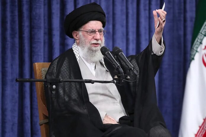 1767962358-fe5df232cafa4c4e0f1a0294418e5660 ট্রাম্পকেই ক্ষমতাচ্যুত করার হুঁশিয়ারি দিলেন খামেনি