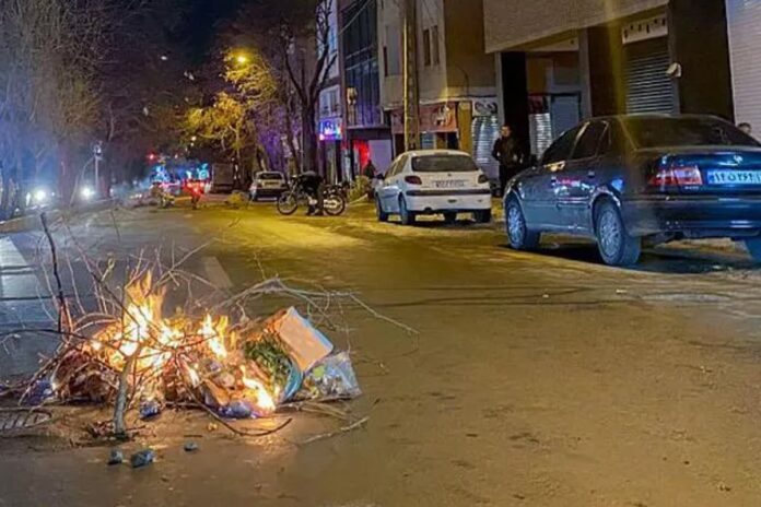 ইরানের ‘মানুষ এখন আগের চেয়ে অনেক বেশি মরিয়া’