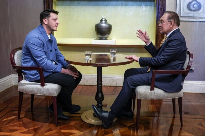 1768043105-85708871288da7b0449fad6063199778 তুরস্কে মালয়েশিয়ার প্রধানমন্ত্রীর সঙ্গে ওজিলের বৈঠক, গাজা ইস্যুতে আলোচনা