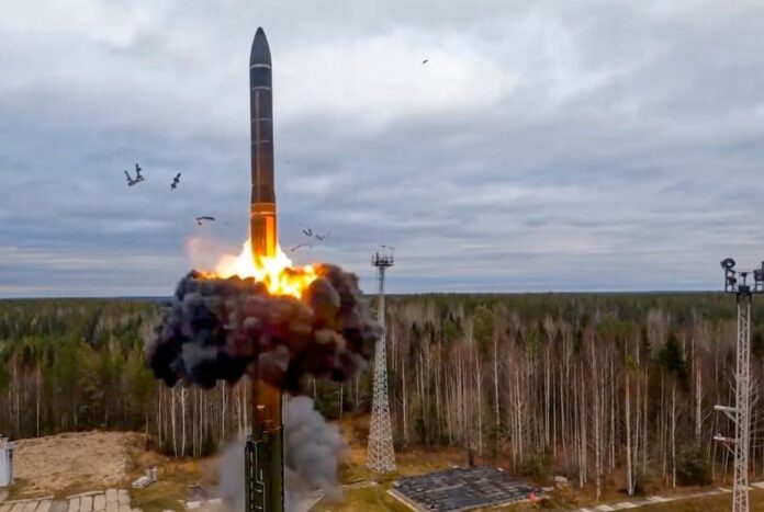 ওরেশনিক ক্ষেপণাস্ত্র ছুঁড়ে পুতিন যে বার্তা দিলেন