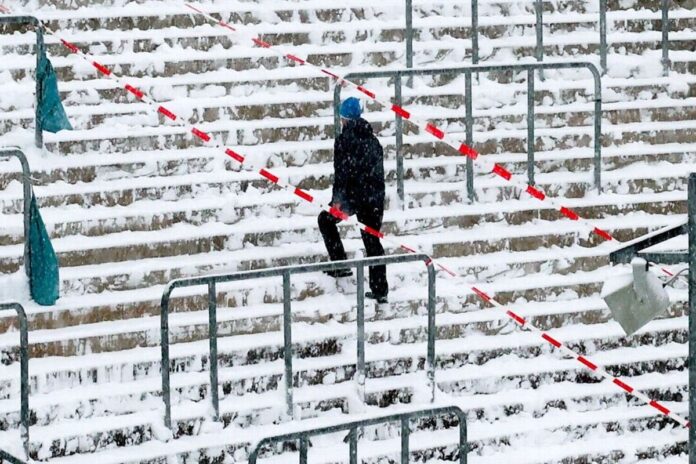 1768056670-16608831aa8821f790c6088849d801f9 ভারি তুষারপাতে স্থগিত বুন্দেসলিগার দুই ম্যাচ