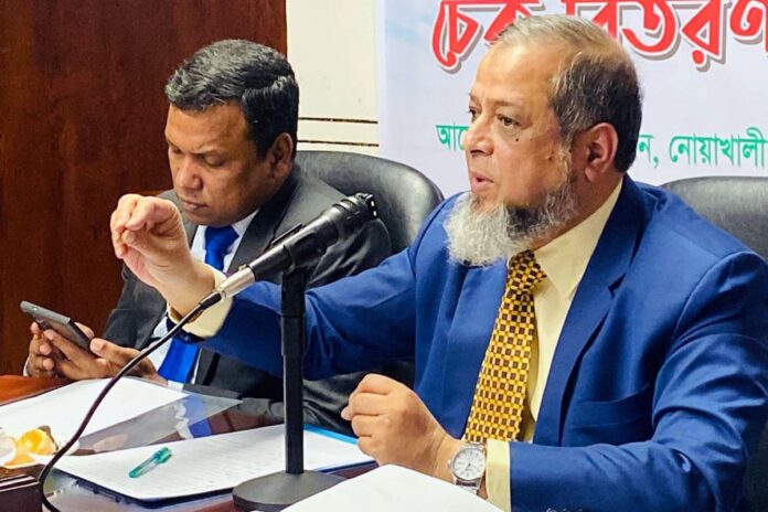 মোটরসাইকেল কিনলে দুটি হেলমেট ফ্রি দেওয়া বাধ্যতামূলক হচ্ছে: বিআরটিএ চেয়ারম্যান