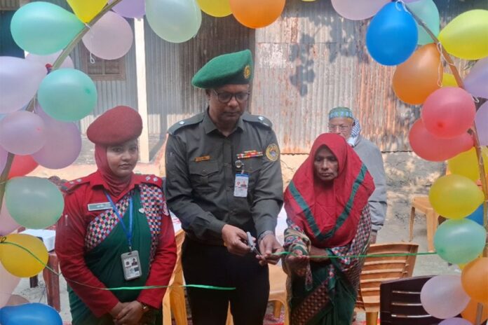 1768124226-e06d061a77a7bde916b8a91163029d41 টাঙ্গাইলে গৃহহীন আনসার সদস্যকে ঘর হস্তান্তর