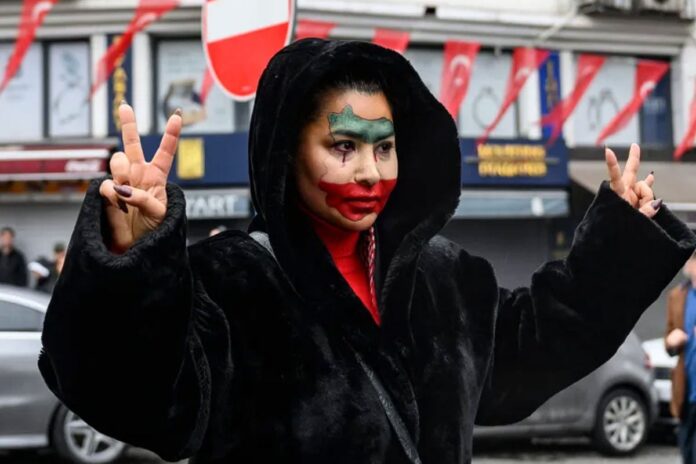 তুরস্কে ইরানি বিক্ষোভকারীদের আটকাল পুলিশ