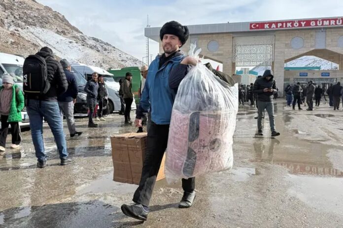 তুরস্ক সীমান্তে ভিড় করছে ইরানিরা