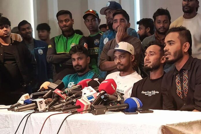 শুক্রবার থেকেই খেলায় ফিরতে চান ক্রিকেটাররা