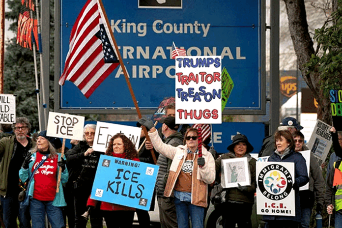 বিক্ষোভ দমনে মিনেসোটায় সেনা মোতায়েনের হুমকি ট্রাম্পের