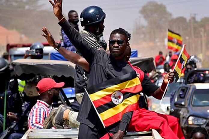 হেলিকপ্টারে তুলে নেওয়া হলো উগান্ডার প্রেসিডেন্ট প্রার্থীকে