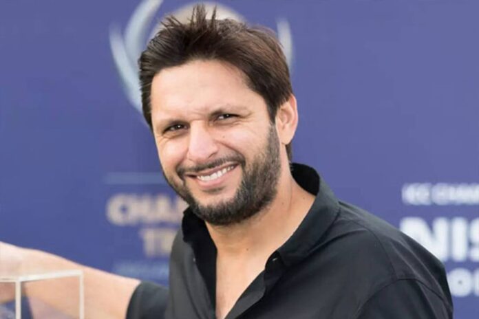 রাজনীতিতে যোগ দেওয়ার ইঙ্গিত দিলেন আফ্রিদি