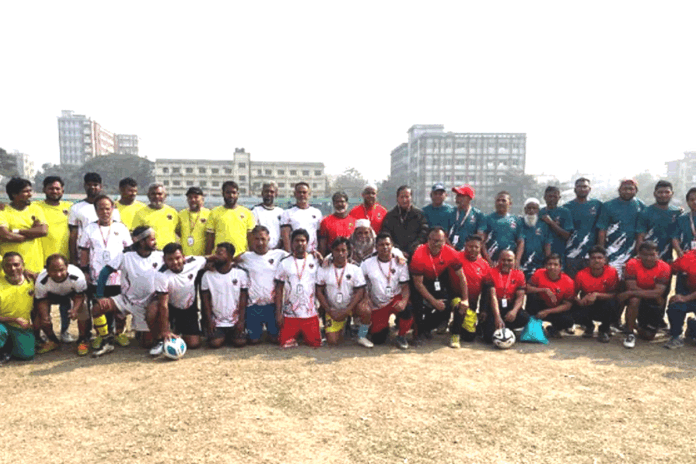 মুন্সীগঞ্জে সাবেক খেলোয়াড়দের প্রীতি ফুটবল টুর্নামেন্ট