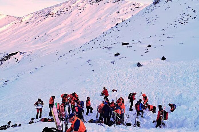 অস্ট্রিয়ায় তুষারধসে মৃতের সংখ্যা বেড়ে ৮