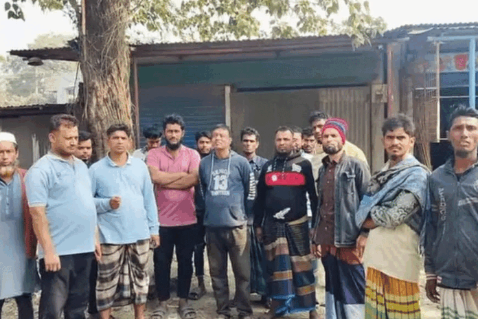 নৈশপ্রহরীকে জিম্মি করে গ্যারেজে ডাকাতি