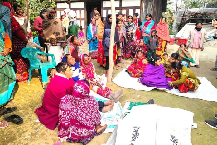 সড়ক দুর্ঘটনায় পাঁচ কিষাণী নিহত, কোটালীপাড়ায় শোকের মাতম