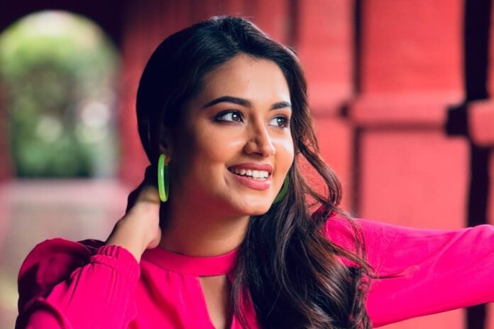 কখনো ‘ঢাকায় না আসাদের’ খোঁজ চাইলেন ফারিণ